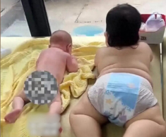 Bé trai 5 tháng tuổi đã to gấp đôi người anh 7 tháng, kết luận của bác sĩ khiến mẹ bỉm hối hận