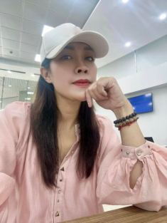 BTV nổi tiếng khoe bữa cơm gia đình giản dị, bạn bè thắc mắc một món ăn quen thuộc