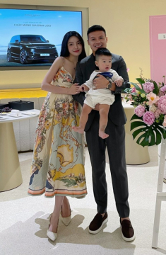 Chu Thanh Huyền diện váy 2 dây nuột nà, bảo sao Quang Hải mê mệt tặng xe 8 tỷ