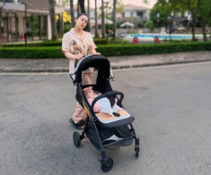 Con gái Nhật Kim Anh là CEO nhỏ tuổi nhất khu phố, 2 tháng tuổi đã đi xe mui trần siêu sang