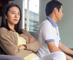 Con trai bán 1 cây vàng chữa bệnh cho mẹ đẻ, câu nói của bà khiến con dâu bắt trả lại đủ tiền