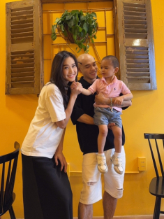 Con trai hai tuổi của Dương Mỹ Linh lần đầu về quê ngoại