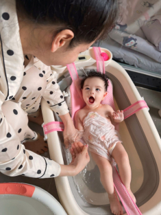 Cuộc sống bình yên, viên mãn của ca sĩ Nhật Kim Anh từ khi có con gái đáng yêu, xinh xắn