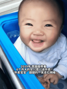 Cuộc sống ‘em bé shipper’ theo bố đi làm từ khi mới sinh hiện ra sao?