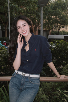 “Dâu hào môn” Hương Liên gây sốt khi bắt mốt áo “giàu ngầm”