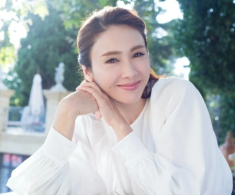 “Đệ nhất mỹ nhân” gả cho tỷ phú tật nguyền hơn 15 tuổi, sinh 3 con gái được chồng tặng siêu du thuyền 1.600 tỷ