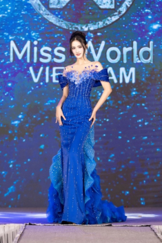 Điều khác lạ của bộ váy dạ hội Hoa hậu Ý Nhi mặc ở Chung kết Miss World 2025