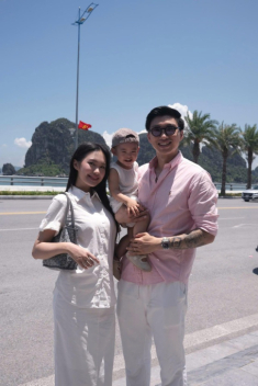Đoàn Văn Hậu khoe loạt ảnh bên vợ con khi đi nghỉ dưỡng, cộng đồng mạng ‘lụi tim’ với vẻ đáng yêu của quý tử đầu lòng