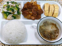 Đóng 36 nghìn đồng bữa trưa cho con ở trường mẫu giáo, phụ huynh “choáng” khi nhìn thấy đồ ăn cô giáo gửi