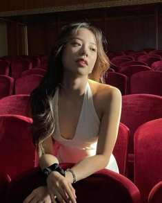 Gái xinh 2K5 hot nhất MXH những giờ qua: Nhan sắc chuẩn gái Hàn, gout ăn mặc sành khỏi bàn