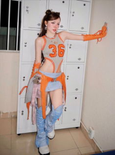 Gu thời trang đắt xắt ra miếng, biến hóa từ hàng hiệu đến đồ chợ vẫn chất lừ của “phú bà” Phương Ly