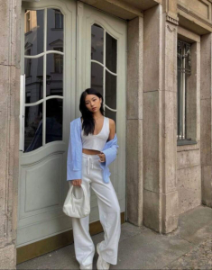 Hè này mặc gì đi làm? Tham khảo 20 outfit “ruột” của các blogger thời trang cao dưới 1m60 mà “hack” dáng như 1m70