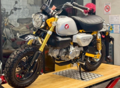 Hình ảnh thực tế của Honda Monkey Moonlit Silver 2025: Đẹp long lanh, chất chơi đúng chất ‘khỉ’