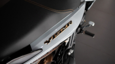 Hình ảnh thực tế của Yamaha Y15ZR SE 2025 tại đại lý: Có giao diện mới đẹp ngoài sức tưởng tượng