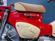 Hình ảnh thực tế Honda Super Cub 110 Hello Kitty vừa đổ bộ thị trường Việt Nam