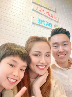 Hoa hậu Diễm Hương nhắc đến món ăn mẹ ruột nuôi sống gia đình, nay chồng trẻ của cô “kế thừa”