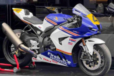 Honda Fireblade 2025 - Khi huyền thoại NSR500 sống lại dưới màu áo Rothmans