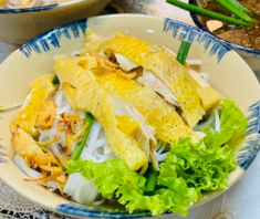 Hủ tiếu gà trộn khô vừa ngon lại thanh mát, ăn nhẹ bụng cho ngày nắng nóng