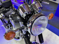 Khám phá chiếc mô tô cổ điển Yamaha SR400 Final Edition vừa ra mắt - giá chỉ 127,5 triệu đồng!