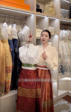 Kiểu áo nên sắm cho tủ đồ công sở để mặc sang 365 ngày, đến “phú bà” Đào Hỷ Nhi cũng mê