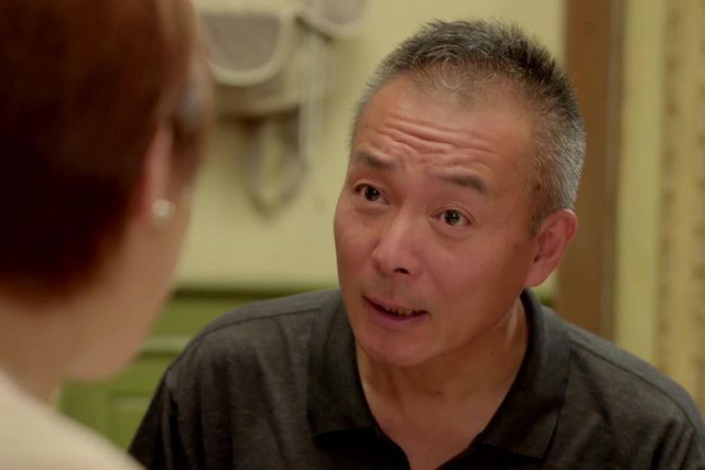 Lần đầu về quê chồng nghỉ hè, giữa trưa thấy cảnh tượng trong nhà tắm, tôi vội vã ôm con bỏ về luôn