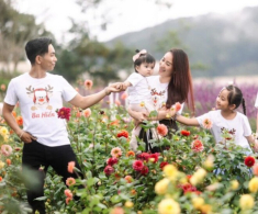 Lisa nhà Khánh Thi Phan Hiển gây hài với loạt biểu cảm khóc mếu khi chụp ảnh, khi cười lên thì xinh hết nấc
