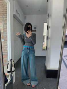 Mặc quần jeans xắn gấu nên chọn mang đôi giày nào? Thay thế giày búp bê bằng 5 kiểu này đảm bảo đẹp