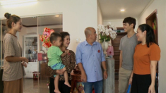 Mẹ chồng từng tiết lộ Chúng Huyền Thanh nấu ăn vụng về, nay nữ người mẫu đảm đang làm bánh cho con