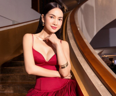 “Mẹ chồng” U45 vẫn có body nhiều thiếu nữ chào thua, diện toàn áo ngắn cỡ gang tay khiến dân mạng sợ lộ hàng