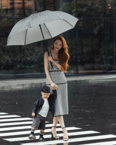Minh Hằng cho quý tử hai tuổi diện đồ như hot boy