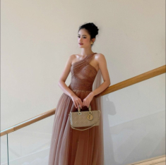 Miss World 2025: Thay đổi style liên tục, Hoa hậu Ý Nhi vẫn bị góp ý một chi tiết