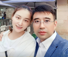 Mỹ nhân 13 năm đẻ sòn sòn 9 đứa con được gọi như “máy đẻ”, thuê 6 bảo mẫu, làm mẹ sung sướng trong khu nhà giàu