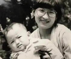 Người mẹ bán hết tài sản tìm con mất tích 32 năm, khi gặp lại con trai nói một câu khiến bà nghẹn ngào