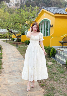 Người tình Việt Anh có nước sa trắng sứ, chuộng mặc style “gái quê” vẫn hút hết mọi ánh nhìn