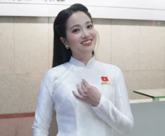 Nữ MC Đài HTV từng phải lui vào hậu trường vì nặng 68kg sau sinh con với NSƯT Quốc Cơ, giờ lên sóng lại đẹp ngỡ ngàng