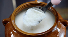 Rán mỡ lợn đừng cho luôn vào chảo, thêm bước nữa mỡ vừa trắng lại thơm lừng, để lâu không hỏng