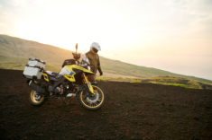 Suzuki hé lộ phiên bản V-STROM 1050 DE World Tourer giúp vượt mọi giới hạn