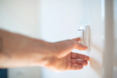 Tại sao không nên bật đèn lên ngay sau khi nhận phòng khách sạn? Lý do ai cũng nên biết