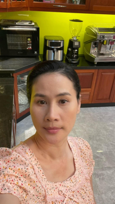 Thân Thúy Hà ở nhà giản dị làm bún nấu cơm ngon, chỉ món canh thôi cũng đủ khiến nhiều người thèm