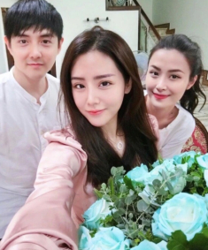 Thiên kim tiểu thư tập đoàn nhựa nổi tiếng, sống như phú bà tại nước ngoài, ăn diện trẻ trung cùng loạt item bình dân
