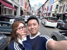 Trấn Thành đeo trang sức nhiều và điệu đà hơn cả vợ khi cùng đi ăn tối