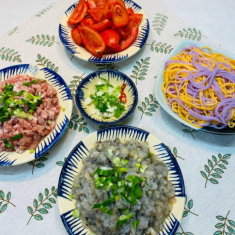 Vét tủ lạnh: Nhà còn ít tôm, thịt đem nấu ngay thành món này được bữa ăn đổi gió, chẳng cần đến cơm