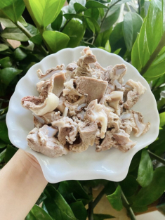 Vét tủ lạnh: Nhà thừa ít lưỡi lợn luộc, đem ngay làm món nộm giòn ngon thanh mát giải nhiệt ngày hè