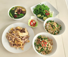 Vợ Mạnh Trường khoe 2 món ngon ngọt với gà đồi, bà xã Hồng Đăng góp vui bữa ăn hấp dẫn không kém