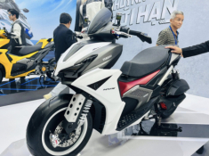 Yamaha Việt Nam khoe NVX 155 All New độ hết bài: Khi hãng vào cuộc chơi, dân độ chỉ việc trầm trồ!