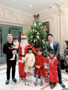 3 cháu Bầu Hiển chung khung hình dịp Giáng sinh, anh chồng Đỗ Mỹ Linh “dở khóc dở cười” vì sự thông minh của 2 con