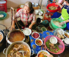 4 quán bún bò “núp hẻm” gây thương nhớ ở Huế, có quán bán hết trong vài tiếng, có nơi không bảng hiệu vẫn nườm nượp khách suốt chục năm