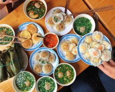 4 tiệm bánh căn “đỉnh” nhất Sài Gòn, xa trung tâm vẫn đông nườm nượp, giữ chân khách nhờ công thức nước chấm đặc biệt