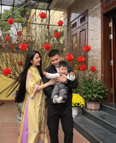 5 nàng WAGs Việt nuôi suối tóc dài thẳng mượt