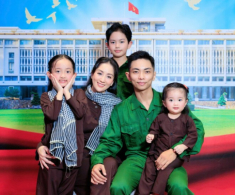 Ái nữ Khánh Thi xinh như búp bê “lên đồ” đón lễ 30/4, Phan Hiển ngắm 3 con háo hức chờ vợ sinh thêm